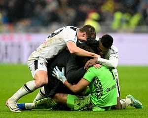 selebrasi-gol-roberto-pereyra-pertandingan-ac-milan-udinese